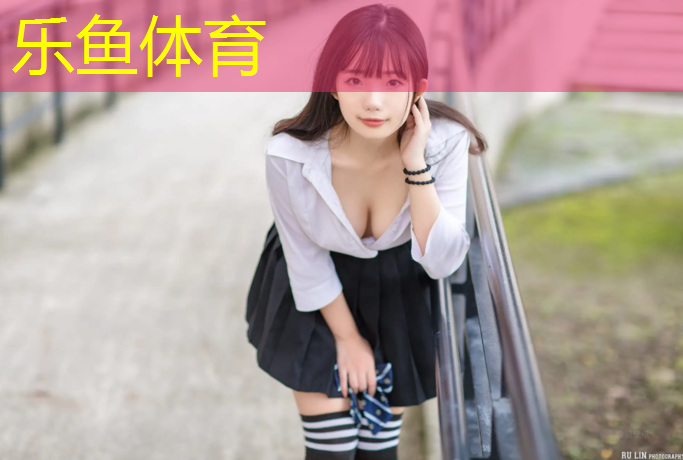塑胶跑道铺装过程
